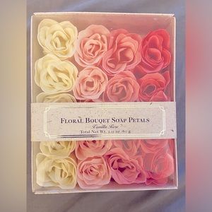 *BNIB* Floral Bouquet Soap Petals - Vanilla Rose Scented